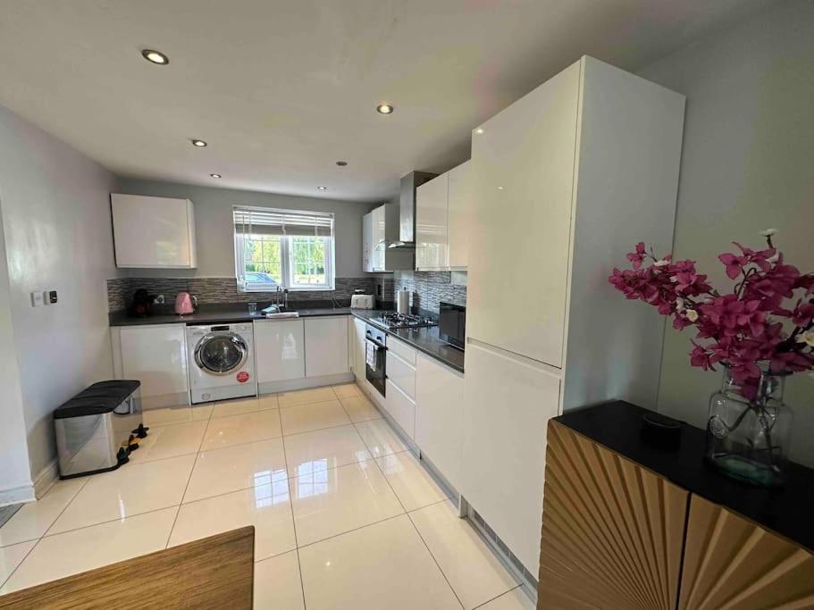 Waterside Mufc & Trafford Centre Townhouse 4 Bedroom Free Parking Манчестър Екстериор снимка