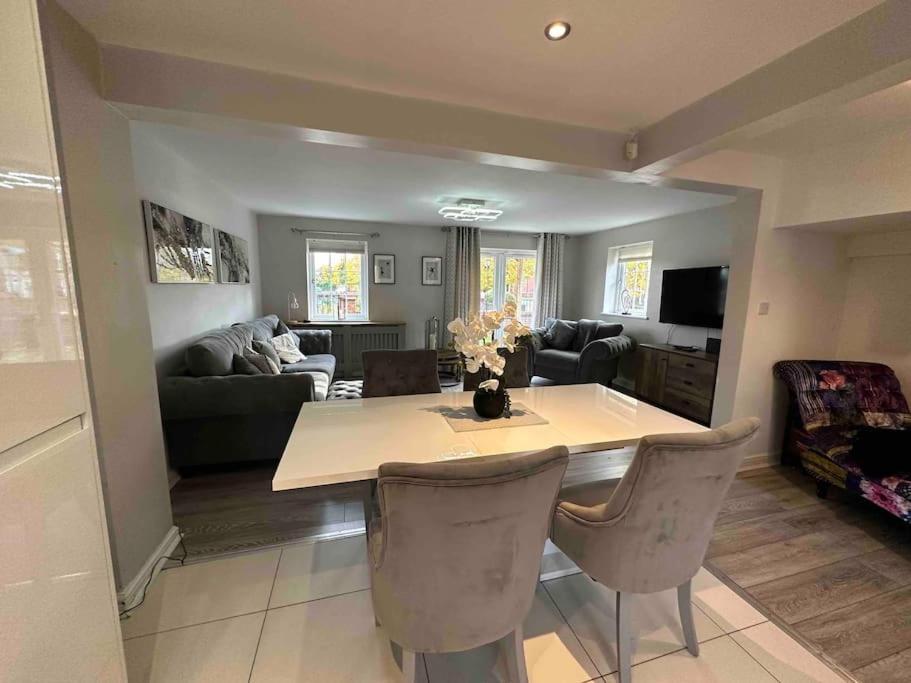 Waterside Mufc & Trafford Centre Townhouse 4 Bedroom Free Parking Манчестър Екстериор снимка